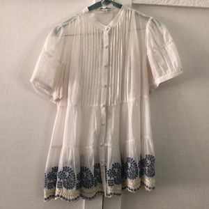 Short sleeve white button up with blue details